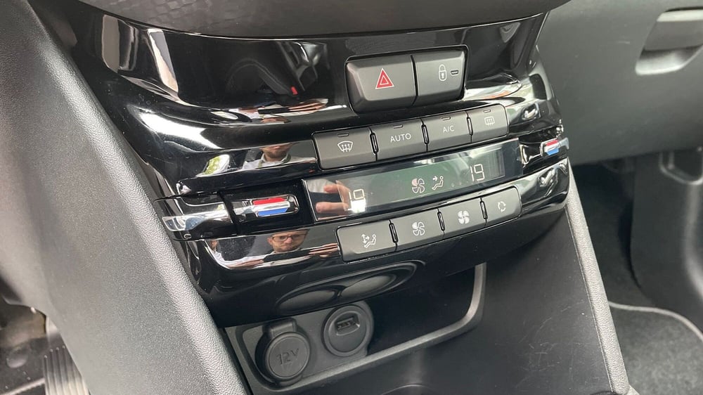Peugeot 208 usata a Varese (11)
