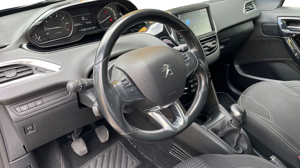 Peugeot 208 usata a Varese (6)