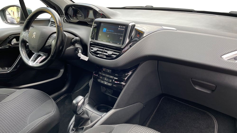 Peugeot 208 usata a Varese (9)