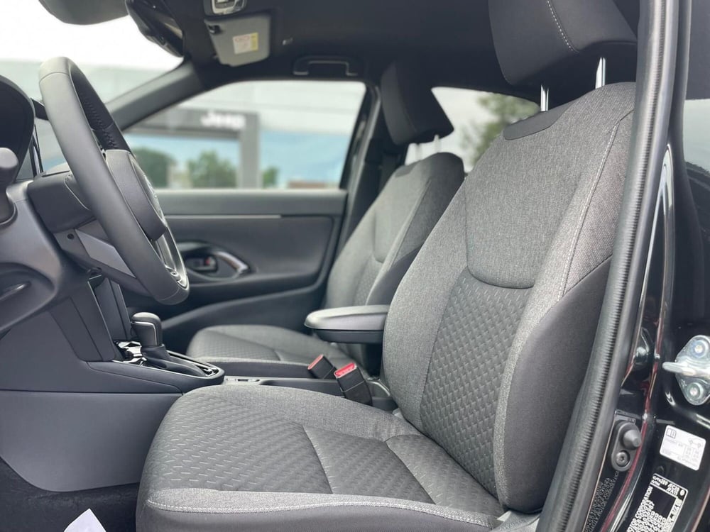 Toyota Yaris Cross nuova a Ancona (12)