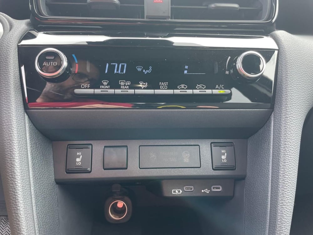 Toyota Yaris Cross nuova a Ancona (17)