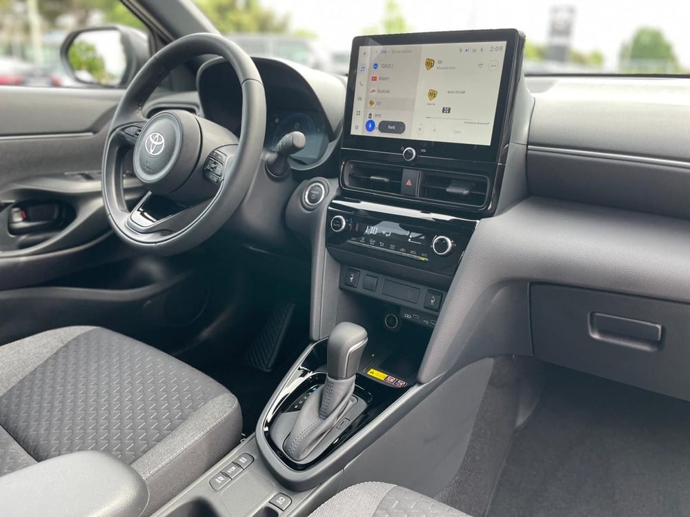 Toyota Yaris Cross nuova a Ancona (19)