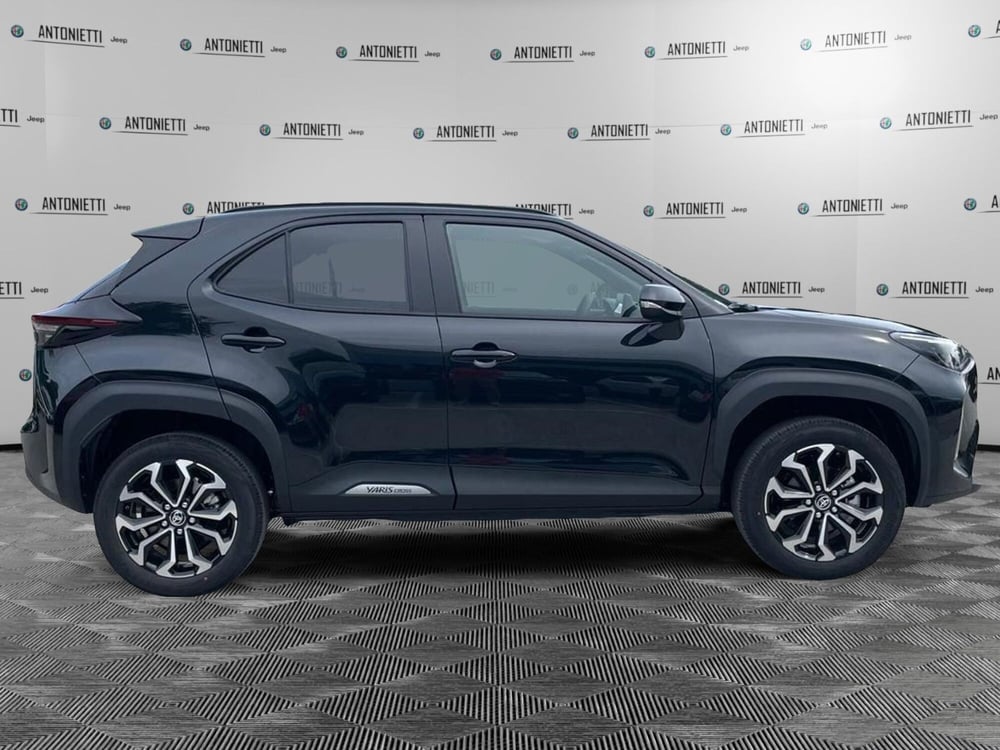 Toyota Yaris Cross nuova a Ancona (4)