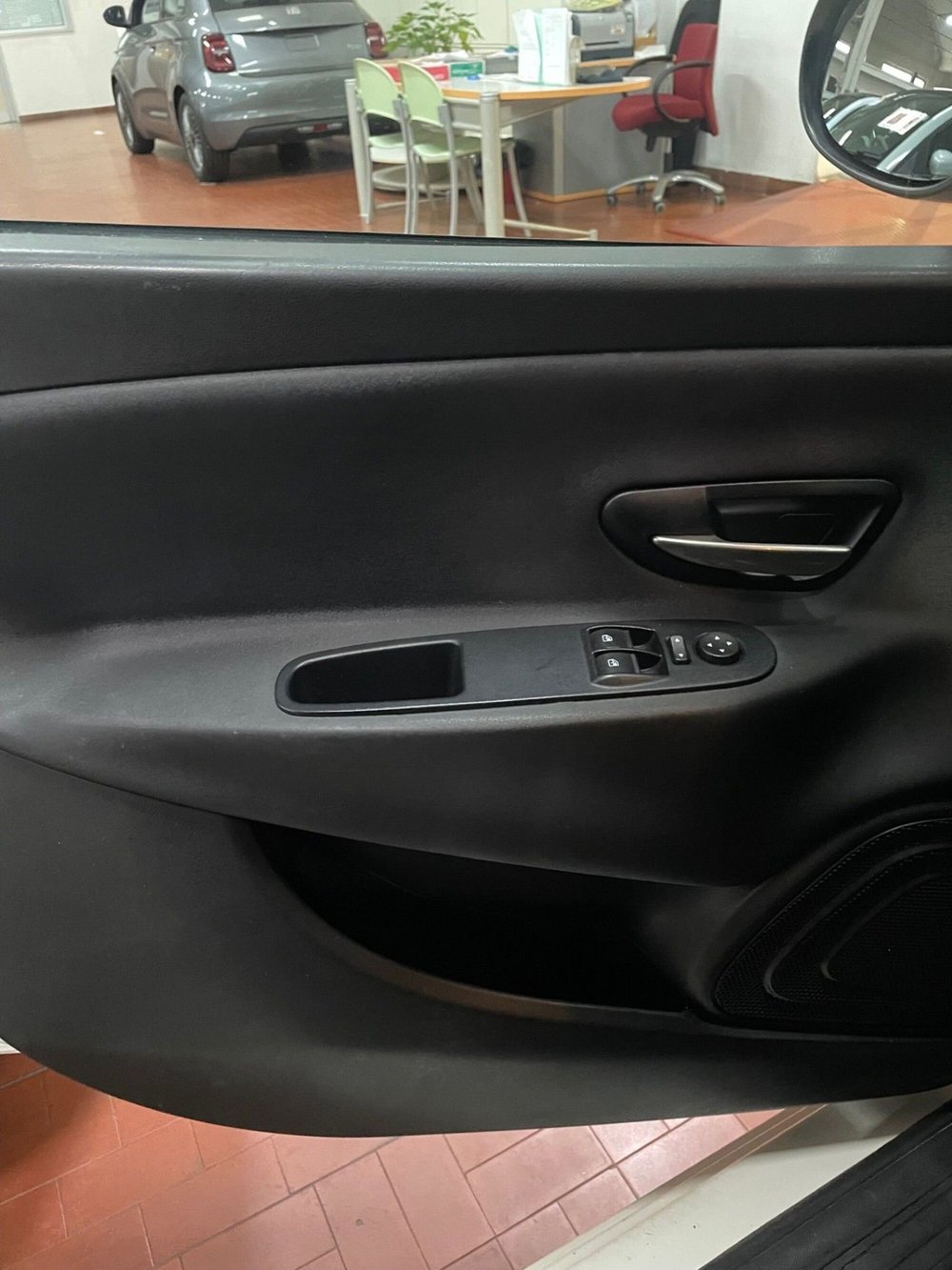 Lancia Ypsilon usata a Lucca (6)