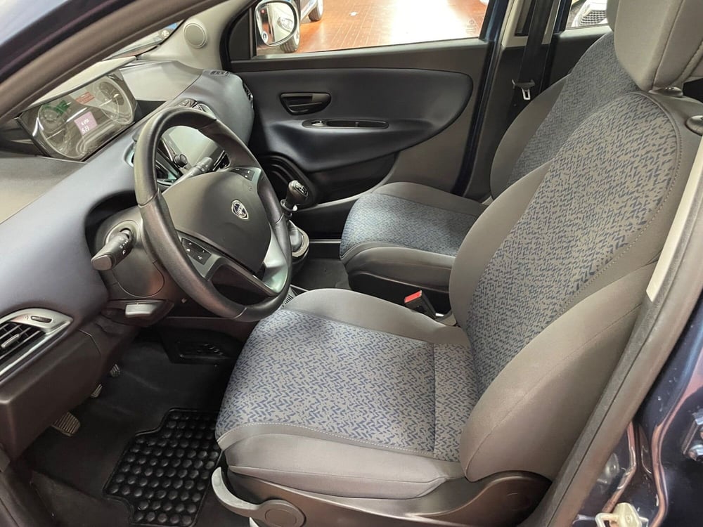 Lancia Ypsilon usata a Lucca (10)