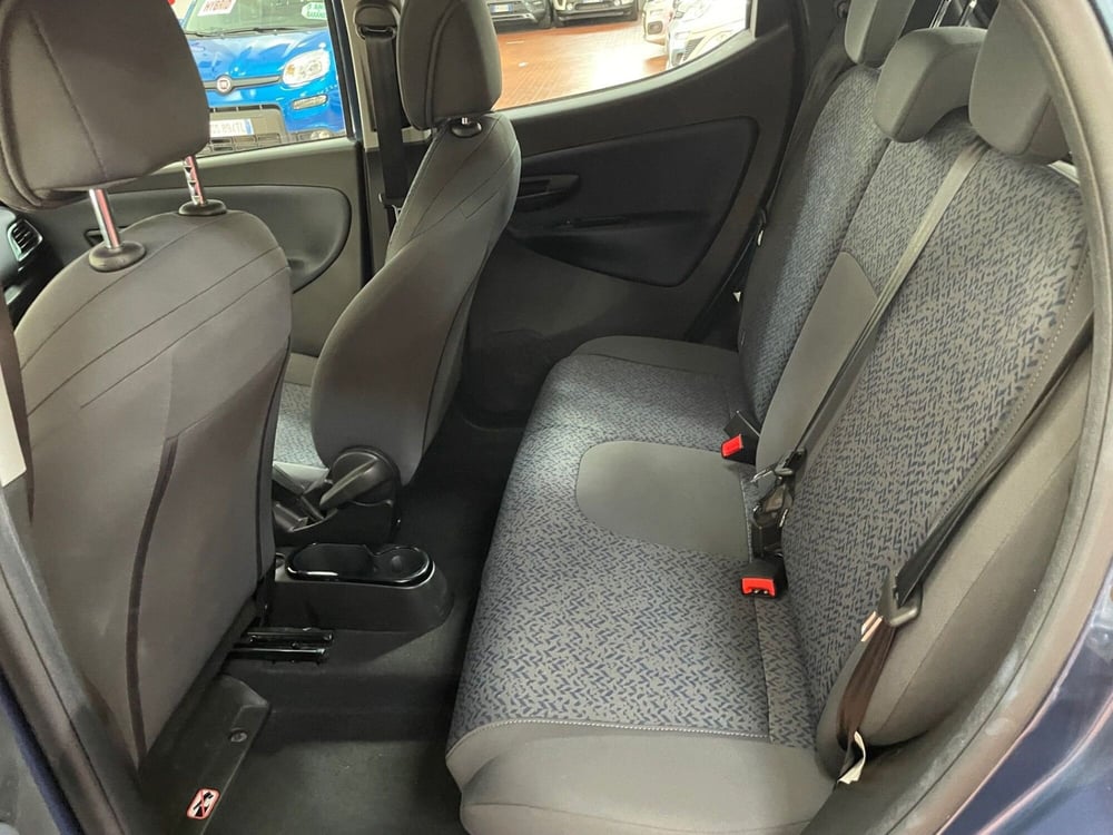 Lancia Ypsilon usata a Lucca (11)