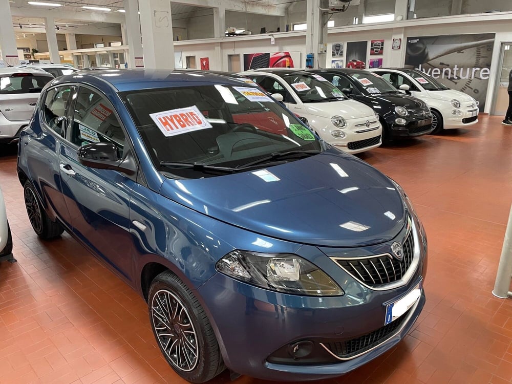 Lancia Ypsilon usata a Lucca (3)