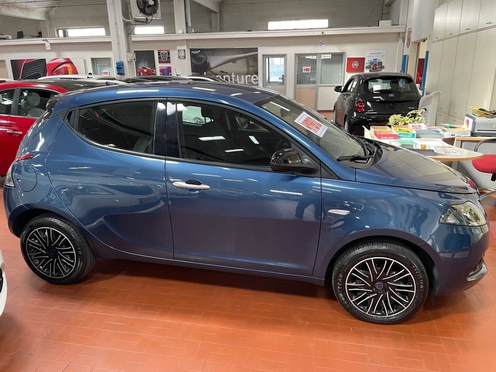 Lancia Ypsilon usata a Lucca (4)