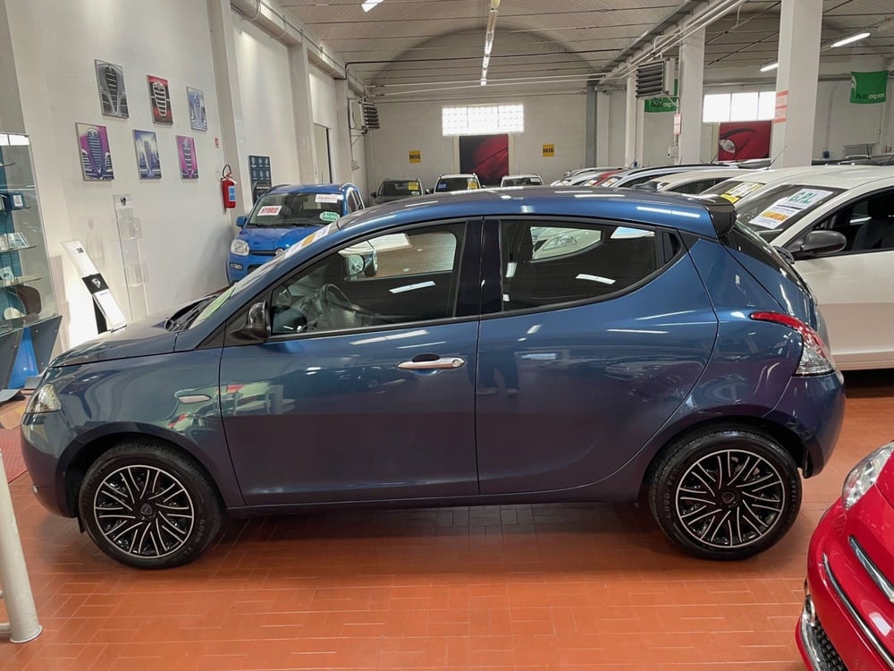 Lancia Ypsilon usata a Lucca (7)