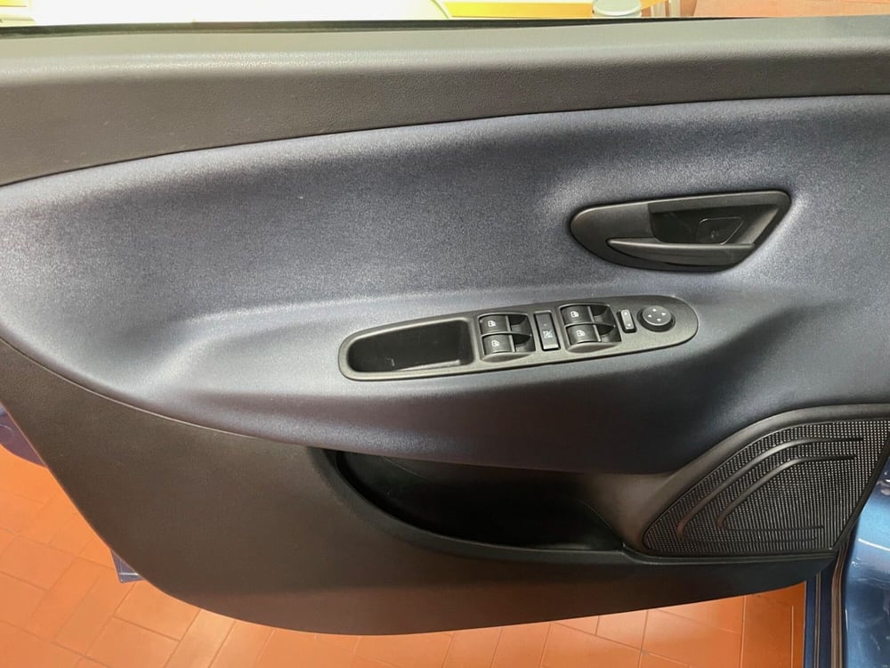 Lancia Ypsilon usata a Lucca (9)