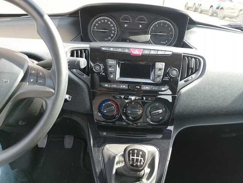 Lancia Ypsilon usata a Firenze (10)