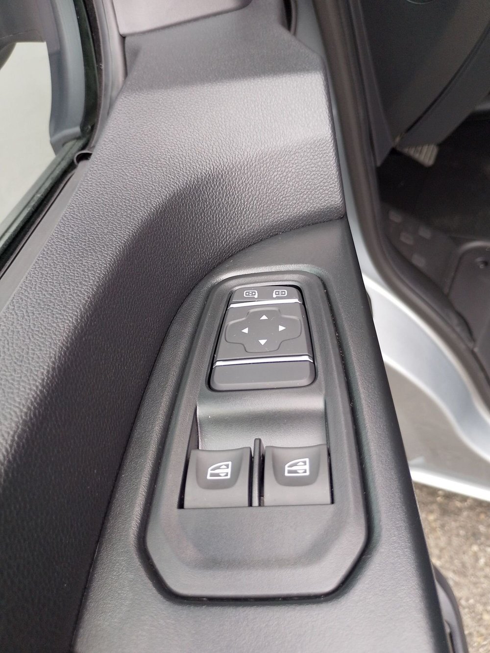 Nissan Primastar nuova a Modena (18)