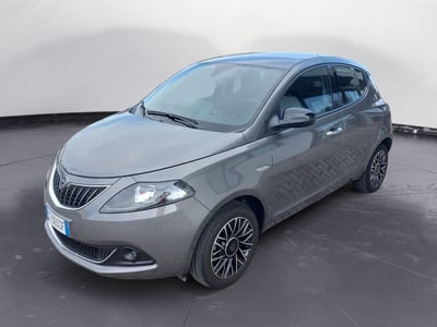 Lancia Ypsilon 1.0 FireFly 5 porte S&amp;S Hybrid Gold Plus del 2024 usata a Voghera