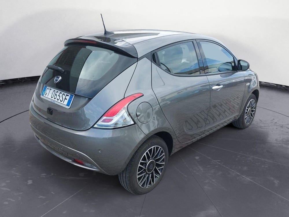 Lancia Ypsilon usata a Pavia (2)