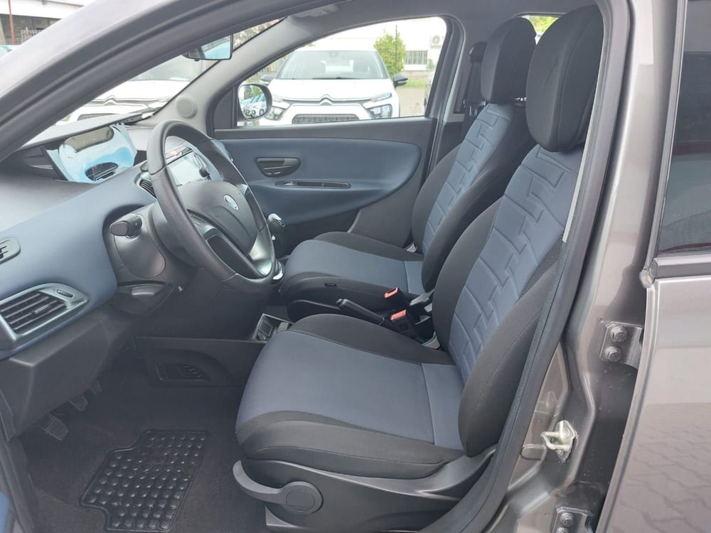 Lancia Ypsilon usata a Pavia (3)