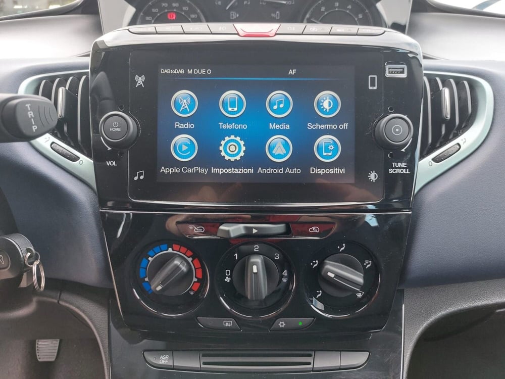 Lancia Ypsilon usata a Pavia (9)
