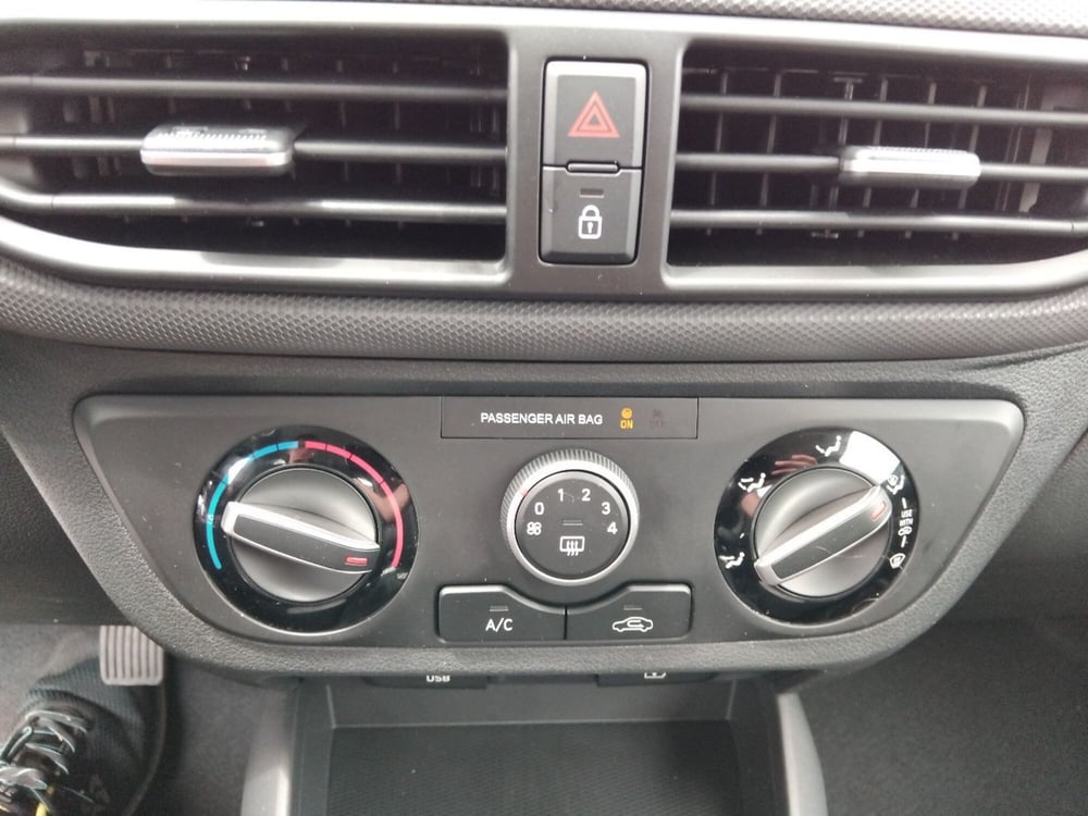 Hyundai i10 nuova a Roma (18)