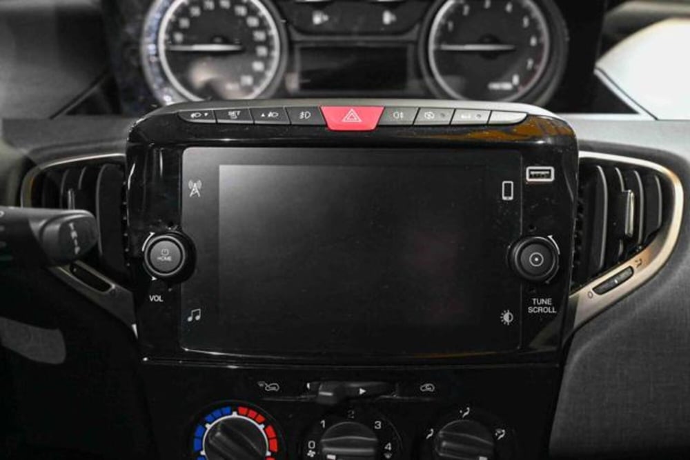 Lancia Ypsilon usata a Torino (17)