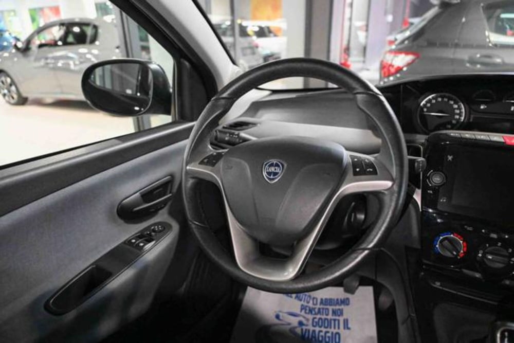 Lancia Ypsilon usata a Torino (19)