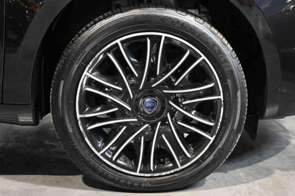 Lancia Ypsilon usata a Torino (9)