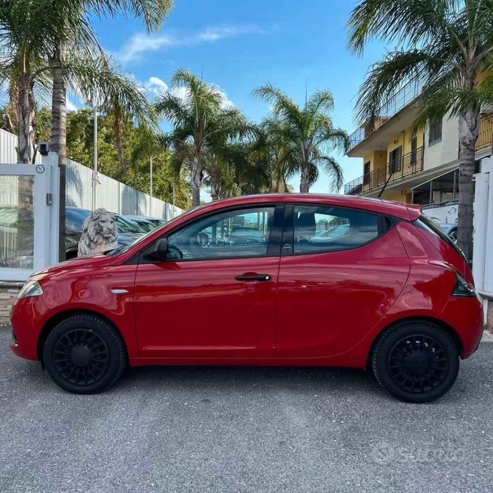Lancia Ypsilon usata a Salerno (3)