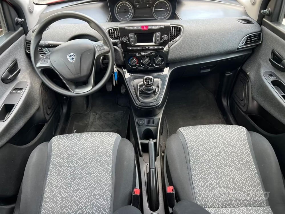 Lancia Ypsilon usata a Salerno (5)