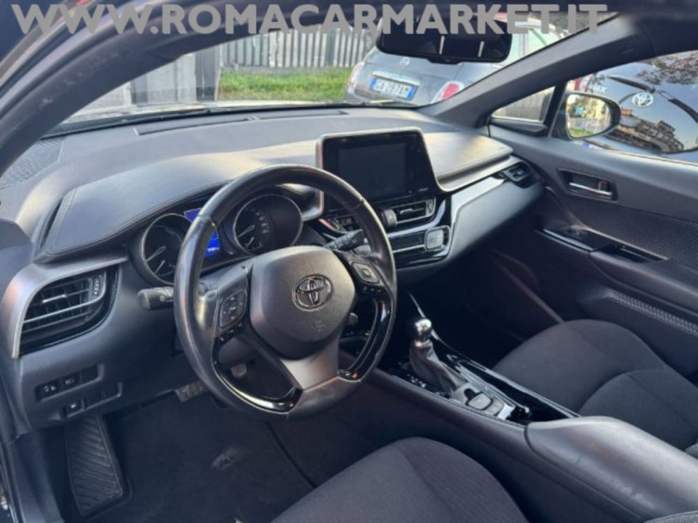 Toyota Toyota C-HR usata a Roma (13)