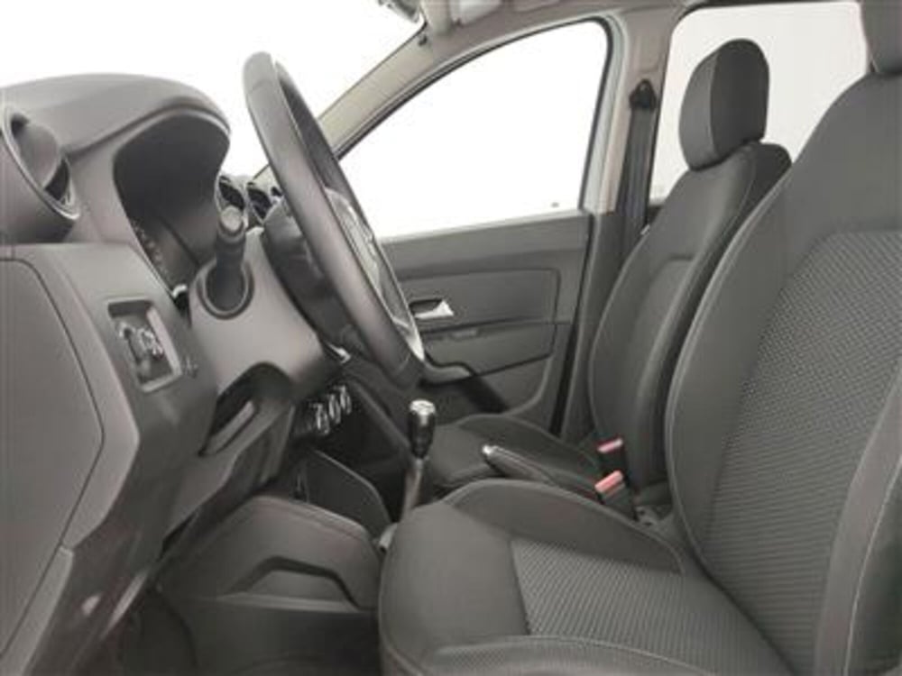 Dacia Duster usata a Bari (13)