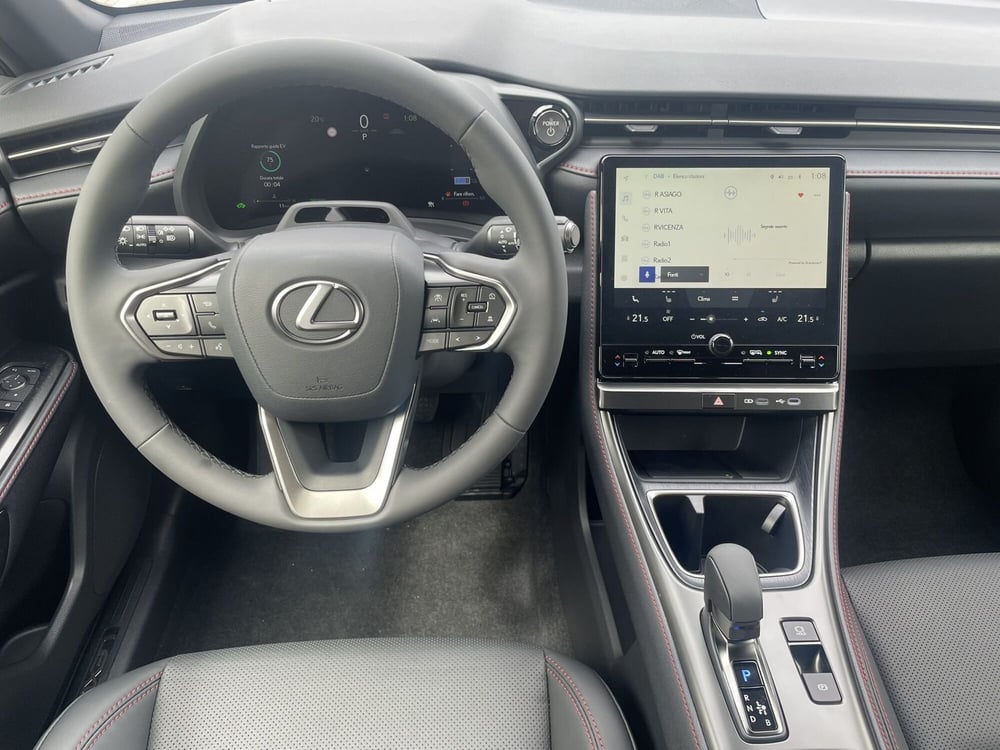 Lexus LBX nuova a Treviso (10)