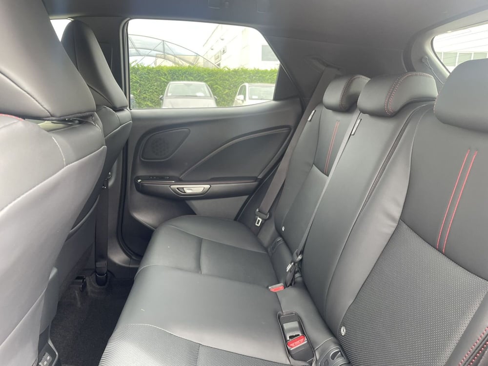 Lexus LBX nuova a Treviso (13)