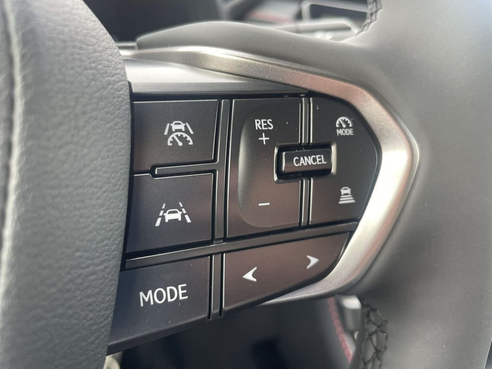 Lexus LBX nuova a Treviso (15)