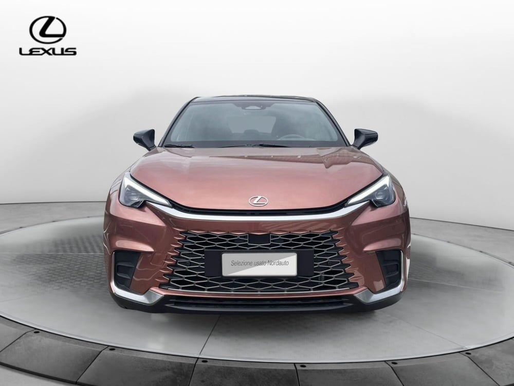 Lexus LBX nuova a Treviso (2)