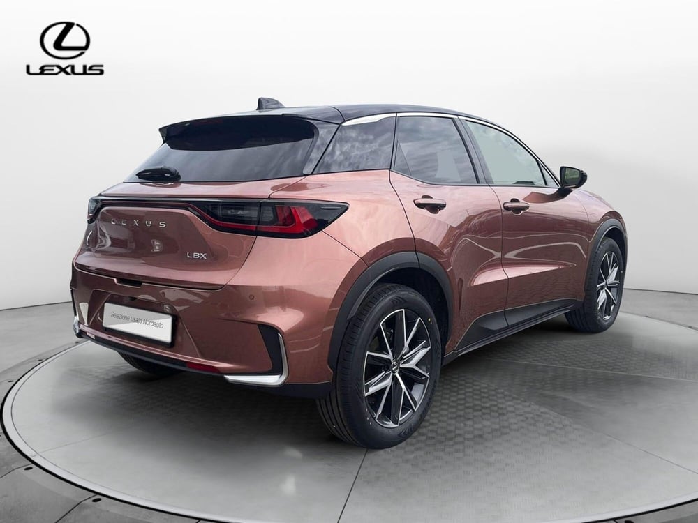 Lexus LBX nuova a Treviso (5)