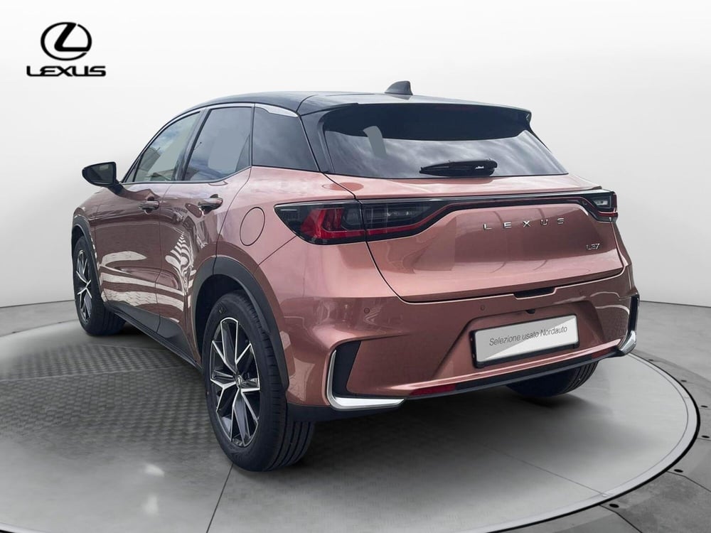 Lexus LBX nuova a Treviso (7)