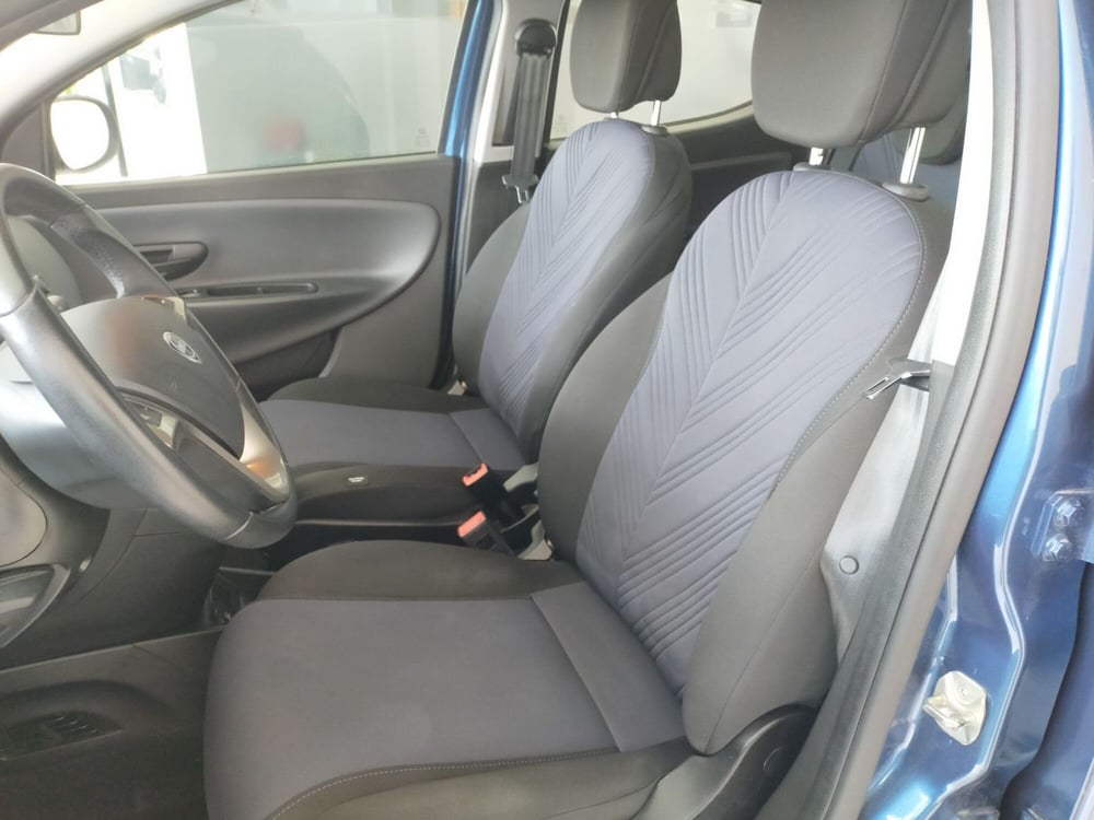 Lancia Ypsilon usata a Reggio Emilia (11)