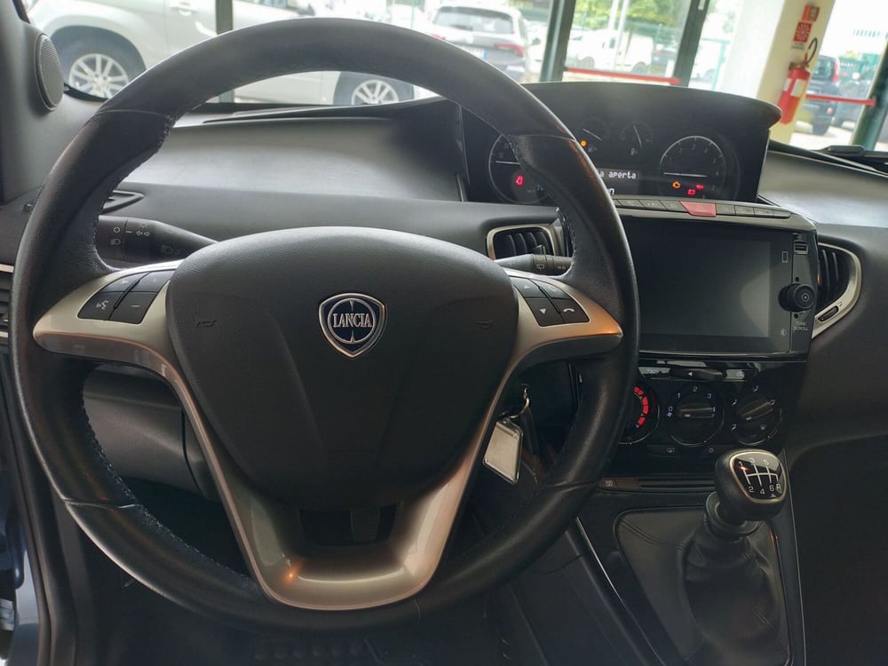 Lancia Ypsilon usata a Reggio Emilia (13)