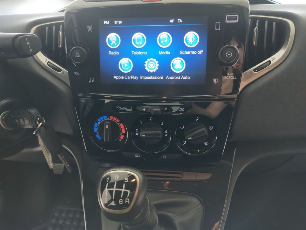 Lancia Ypsilon usata a Reggio Emilia (15)