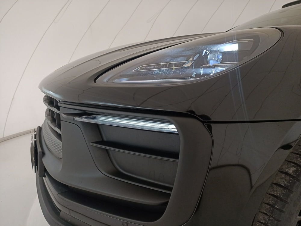 Porsche Macan usata a Bari (11)