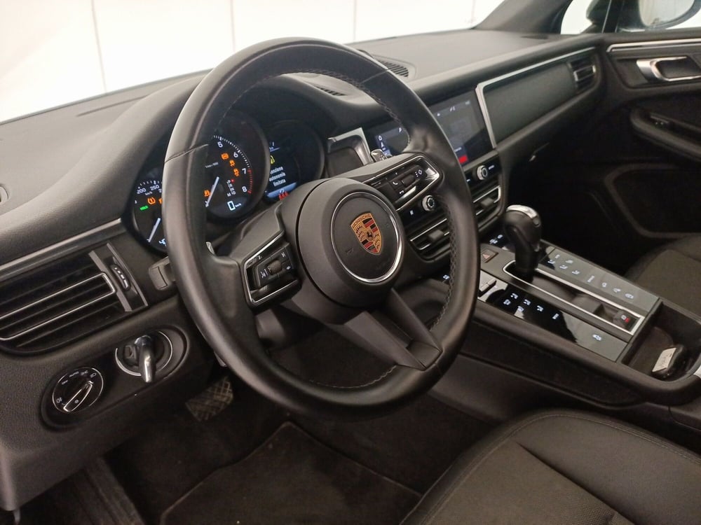 Porsche Macan usata a Bari (5)