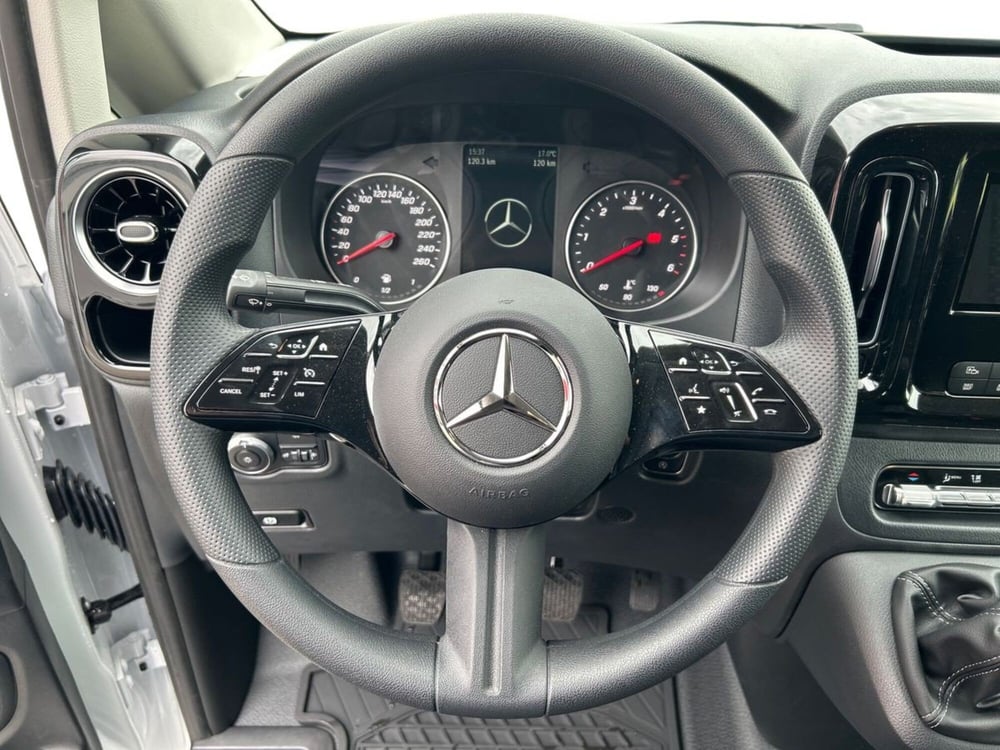 Mercedes-Benz Vito nuova a Milano (11)