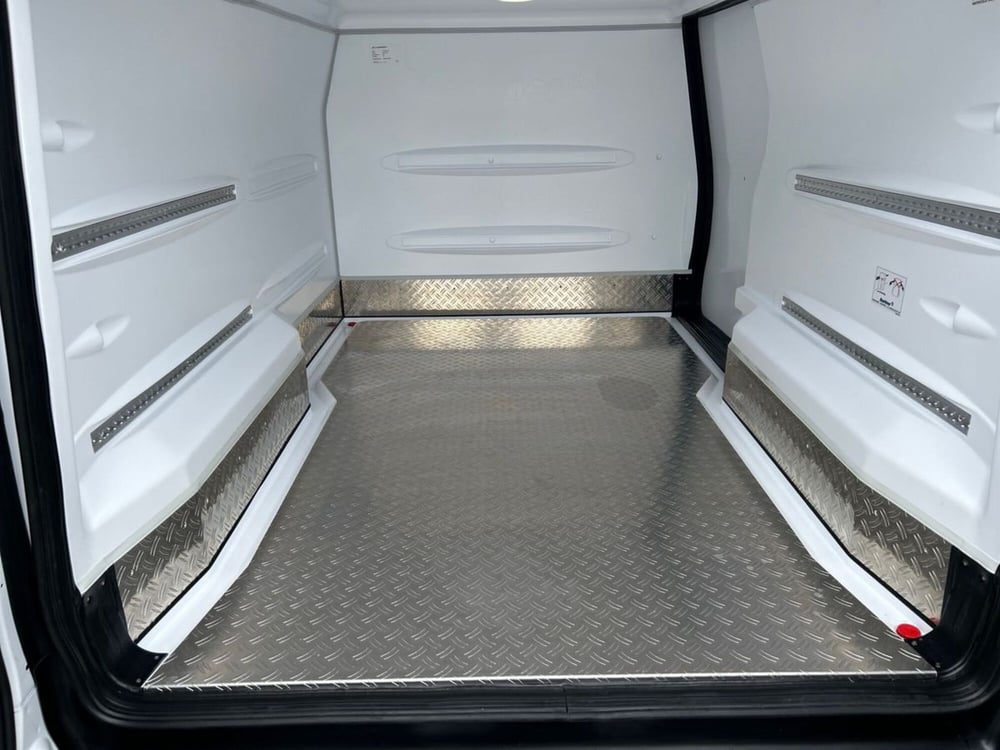 Mercedes-Benz Vito nuova a Milano (8)