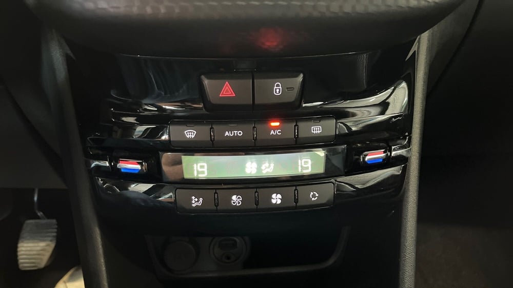 Peugeot 208 usata a Treviso (12)
