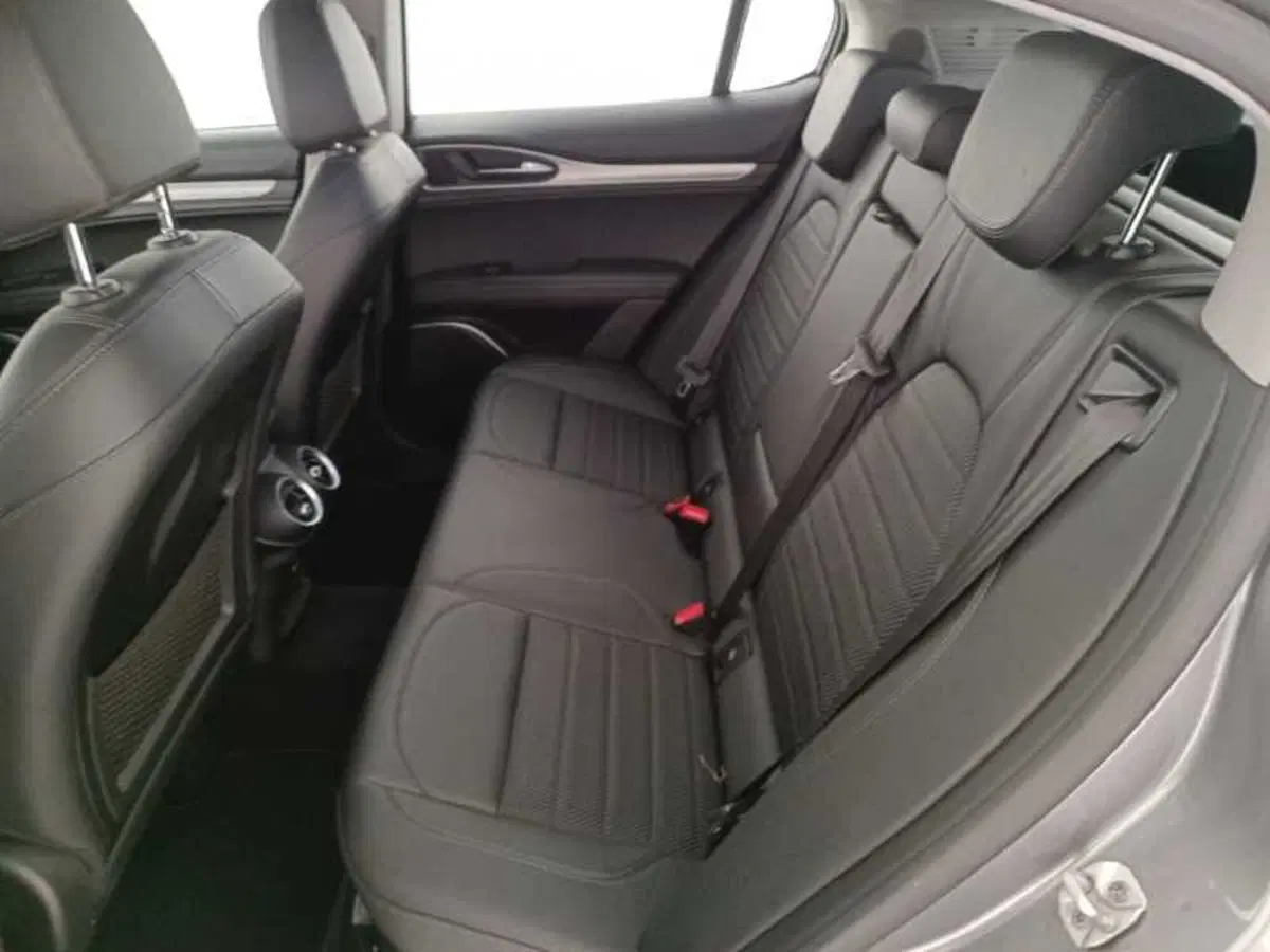 Alfa Romeo Stelvio usata a Treviso (12)