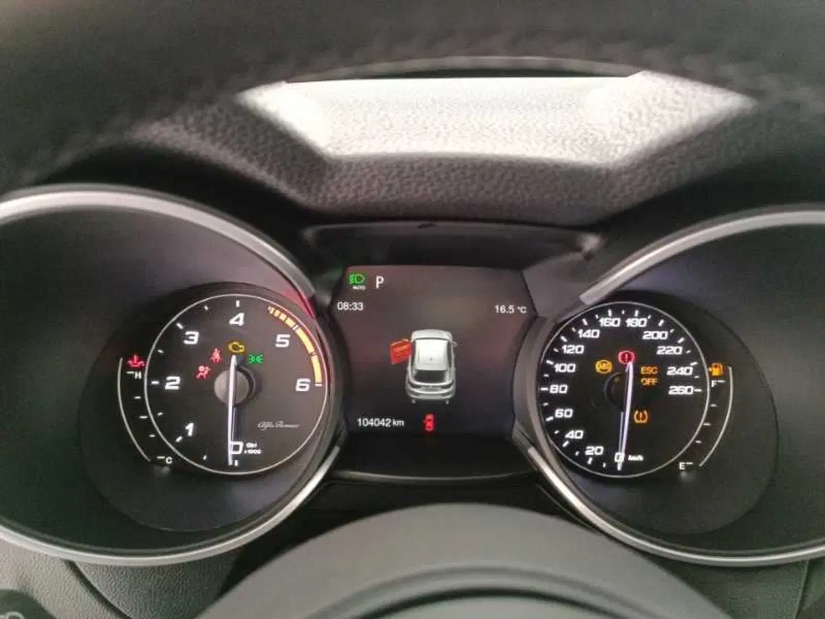 Alfa Romeo Stelvio usata a Treviso (14)