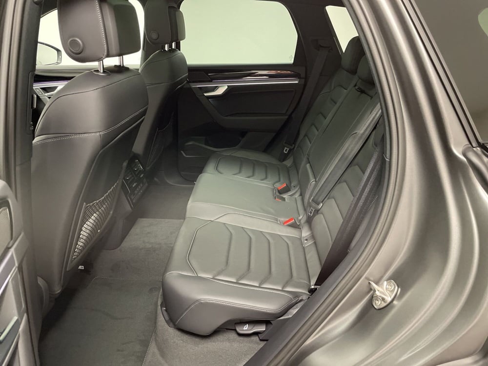 Volkswagen Touareg nuova a Varese (10)
