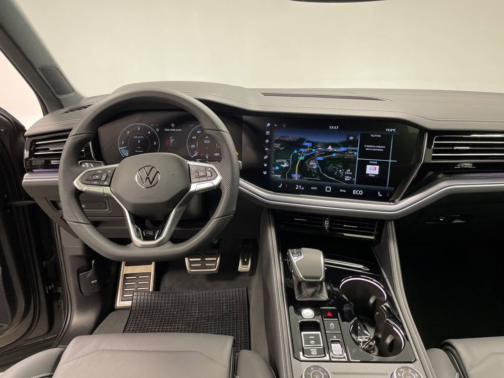 Volkswagen Touareg nuova a Varese (15)