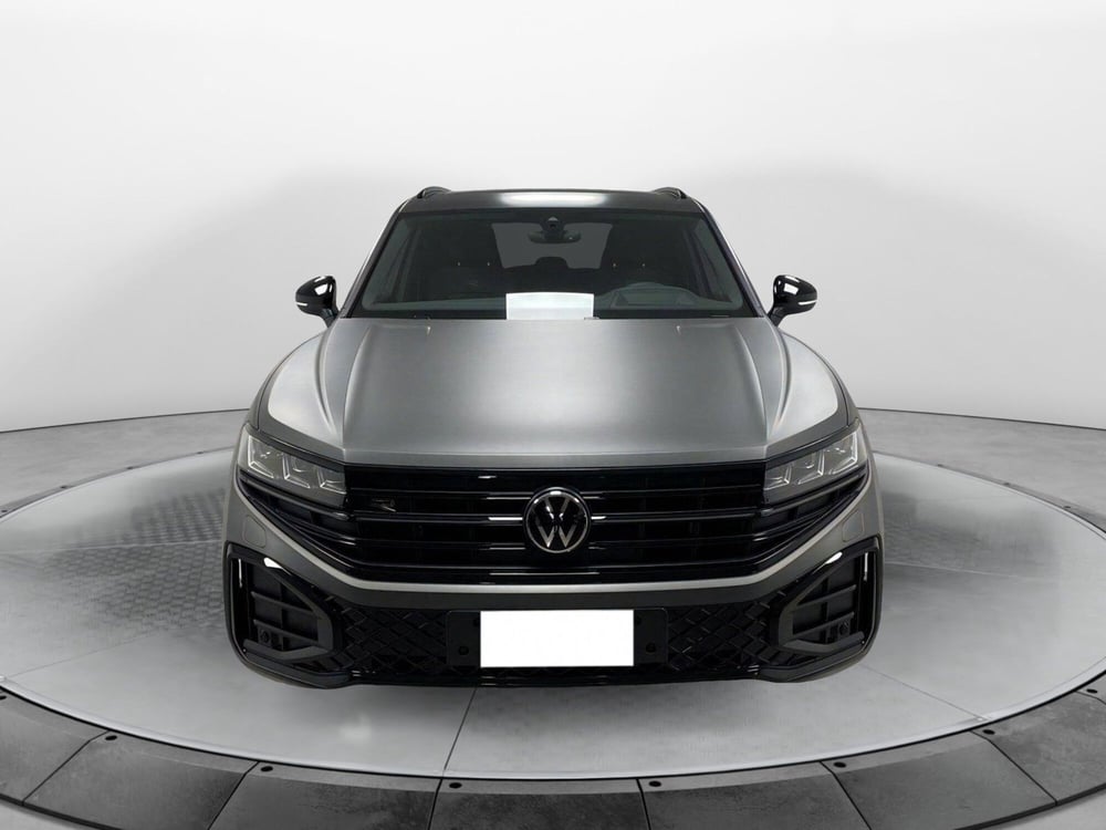 Volkswagen Touareg nuova a Varese (2)