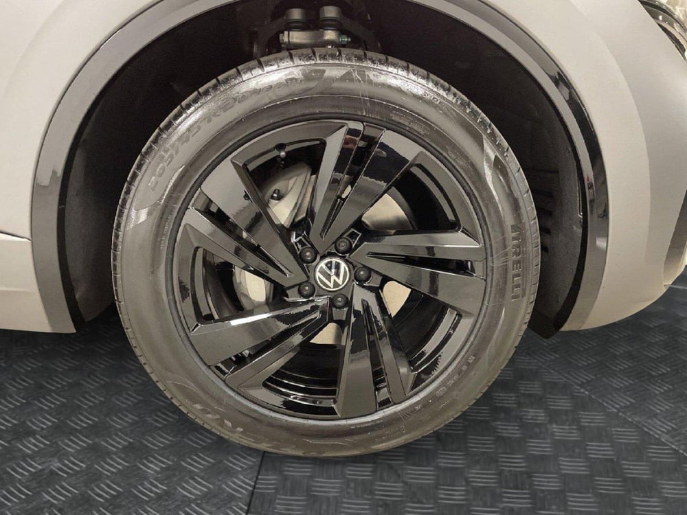 Volkswagen Touareg nuova a Varese (7)