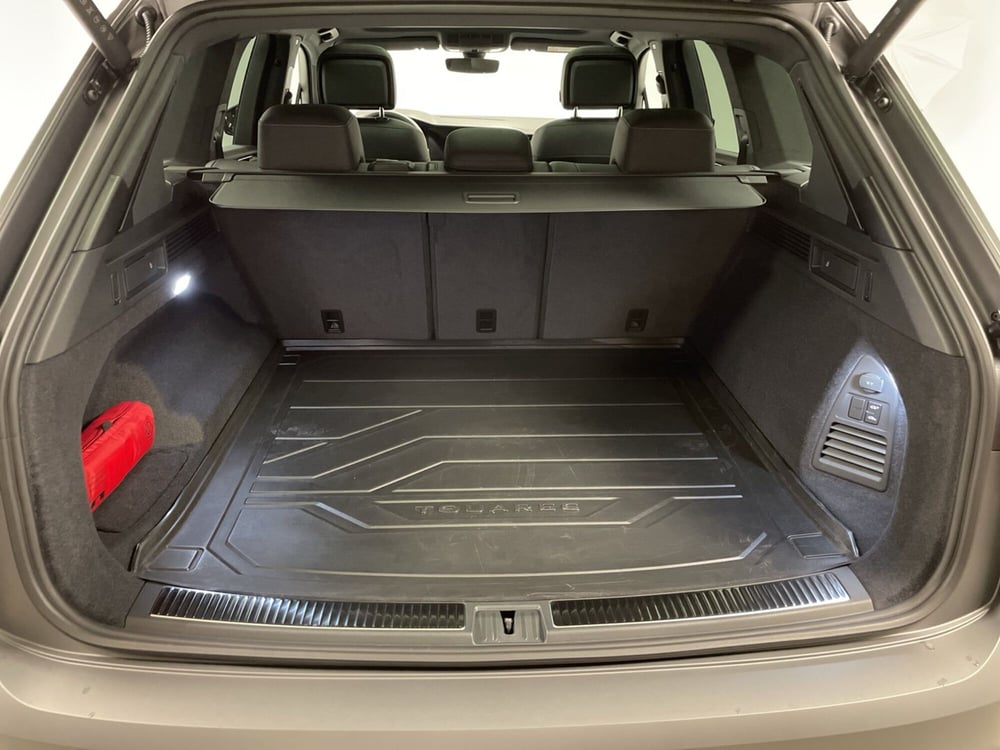 Volkswagen Touareg nuova a Varese (8)