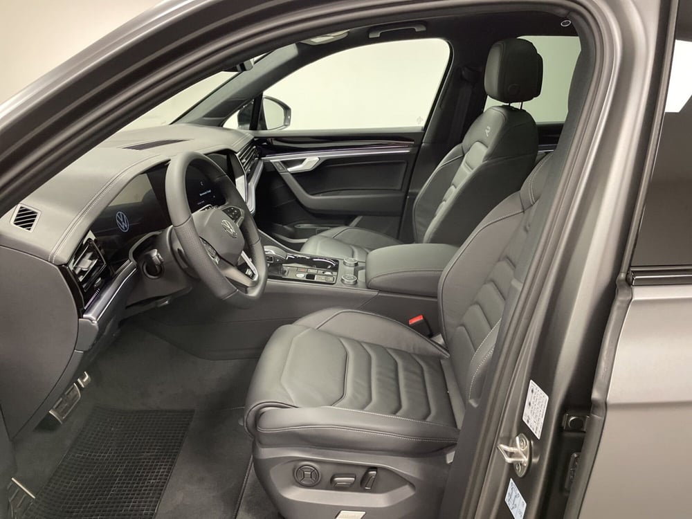 Volkswagen Touareg nuova a Varese (9)